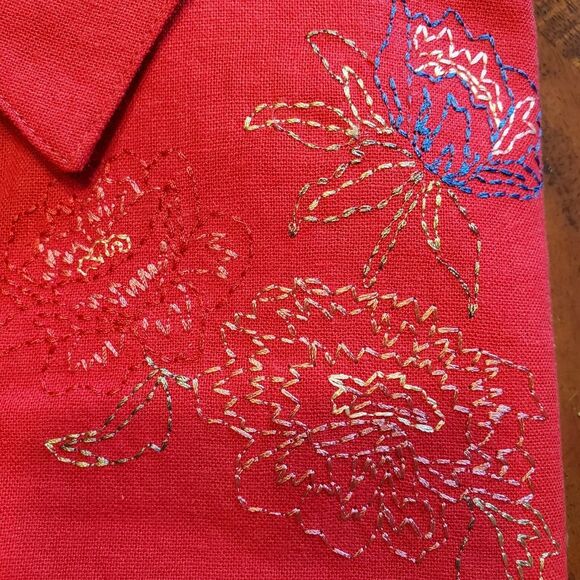 Red Embroidered Linen/Rayon Floral Motif Top in Size L - Picture 3 of 9